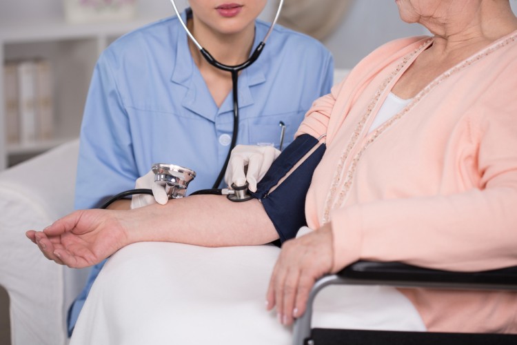 رعاية المسنين المنزلية